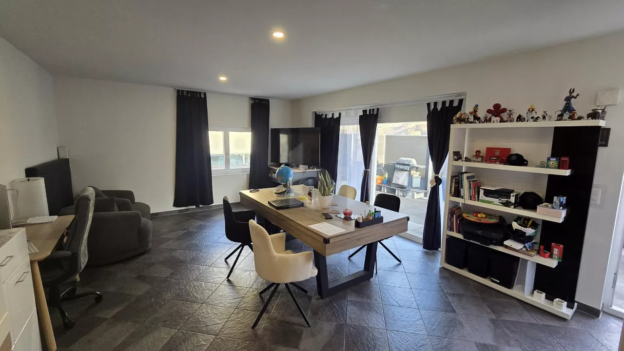 GRANDE TERRASSE ENSOLEILLÉE ET ENTRÉE INDÉPENDANTE