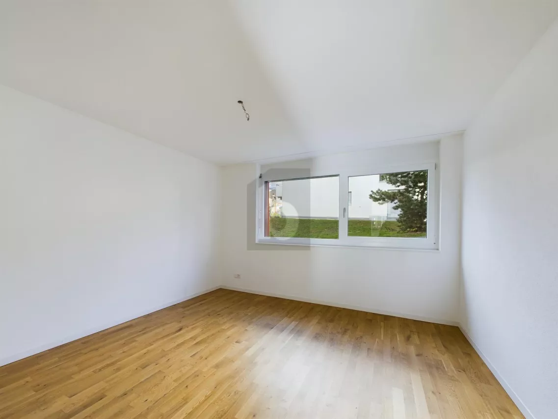 SITUATION ENSOLEILLÉE AVEC PLACE ASSISE