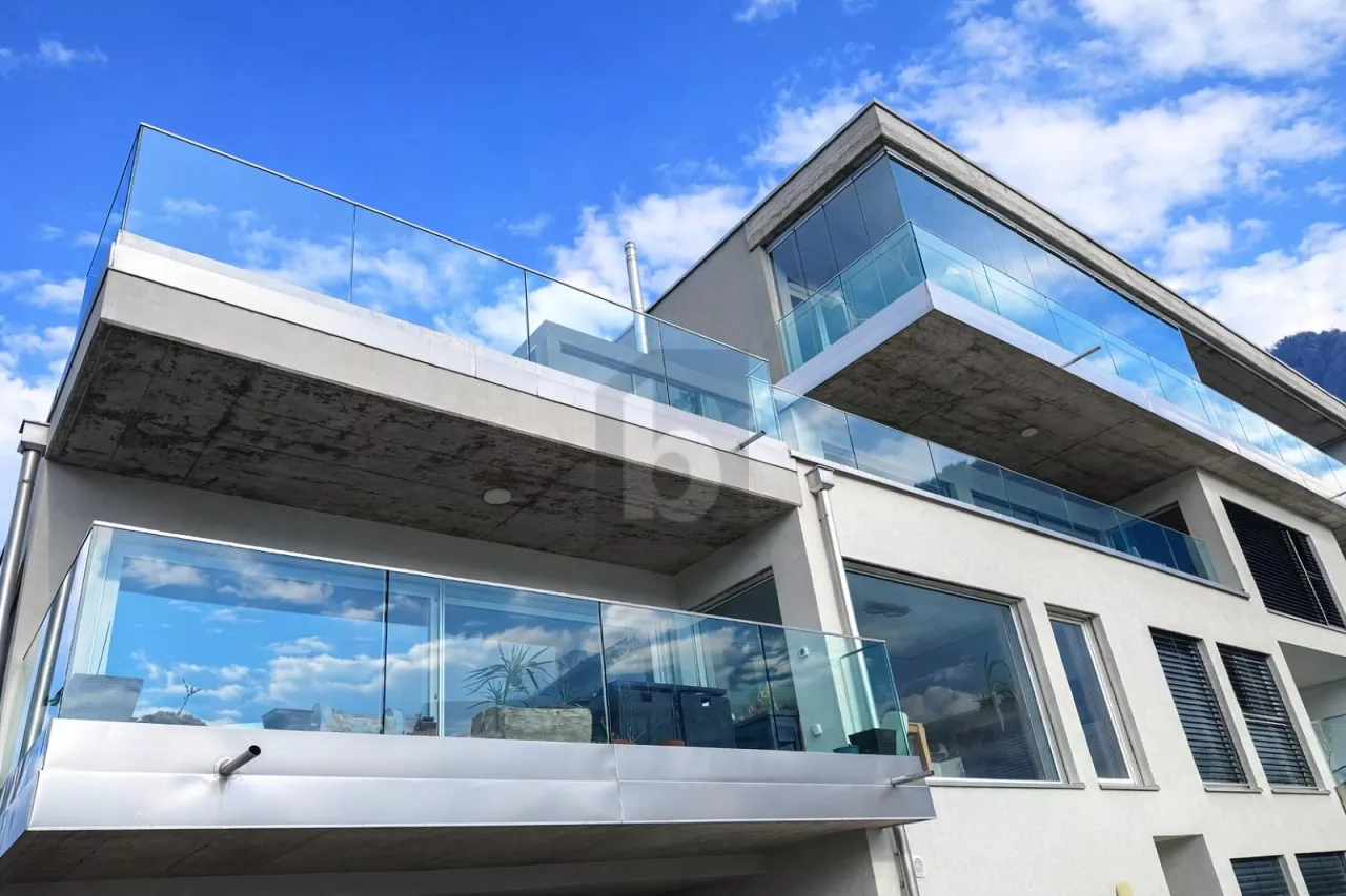 SOLEIL ET CONTEMPORANÉITÉ AVEC TERRASSE ET JACUZZI