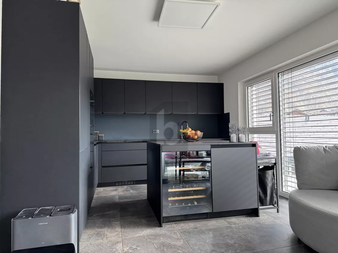 SOLEIL ET CONTEMPORANÉITÉ AVEC TERRASSE ET JACUZZI