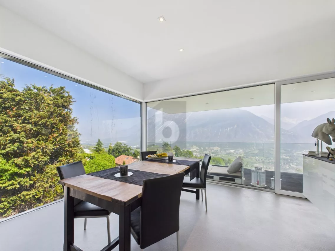 VILLA MODERNE AVEC PISCINE, SPA ET VUE