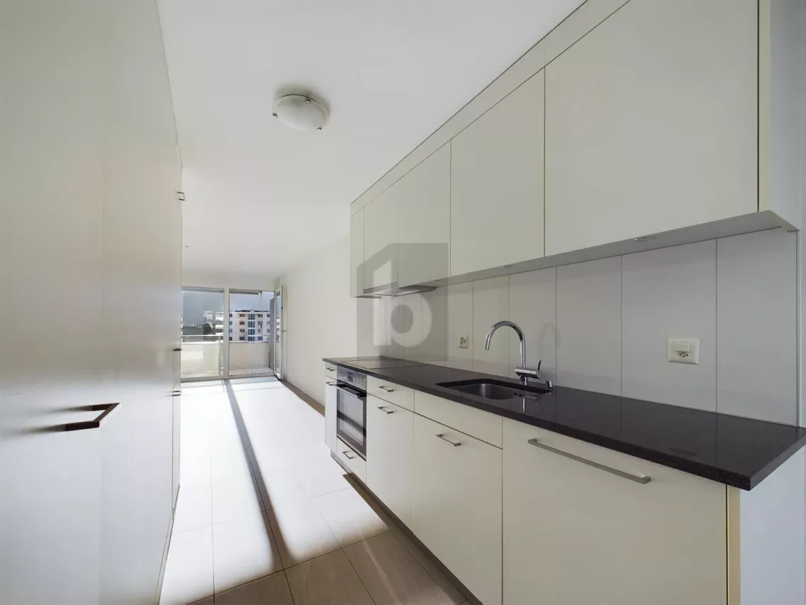 EMPLACEMENT MAGNIFIQUE ET TRÈS ENSOLEILLÉ