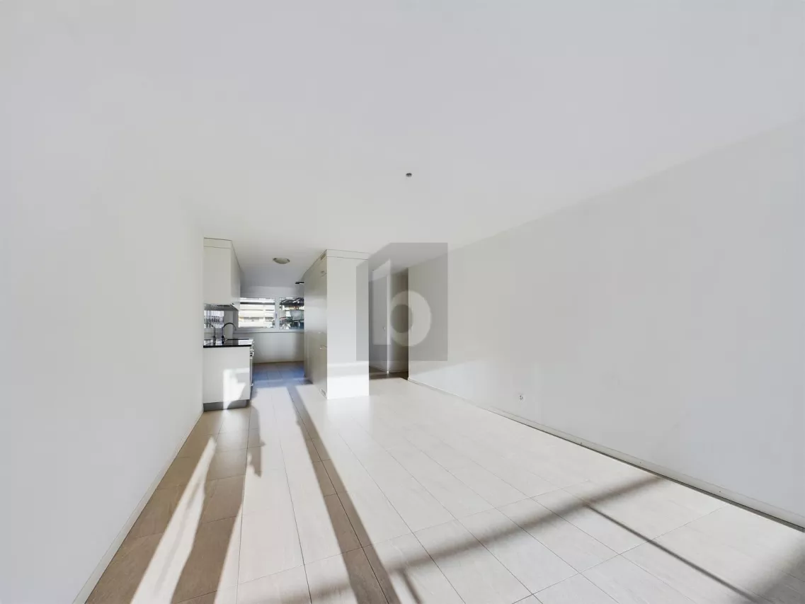 EMPLACEMENT MAGNIFIQUE ET TRÈS ENSOLEILLÉ