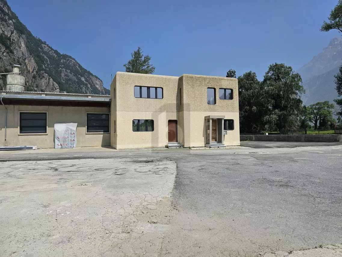 LOCAUX POLYVALENTS À VERNAYAZ