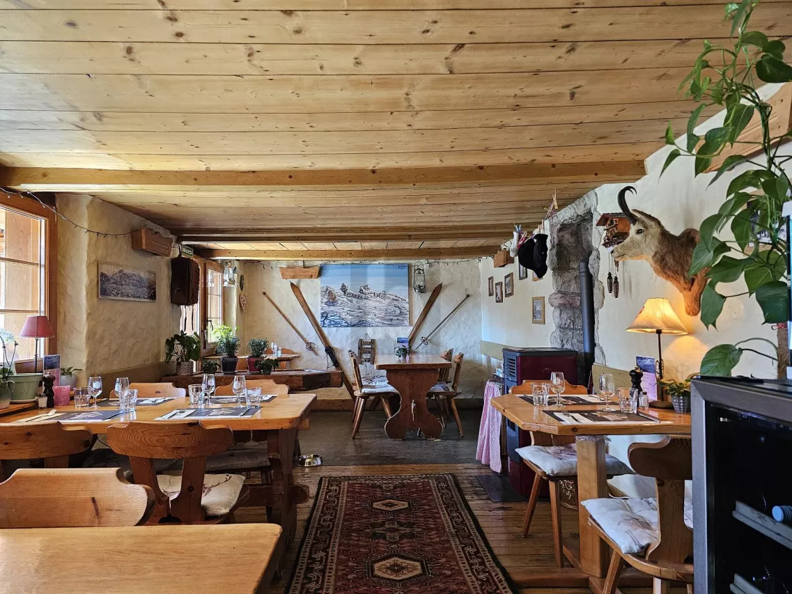 SPLENDIDE CHALET RESTAURANT AVEC APPARTEMENT