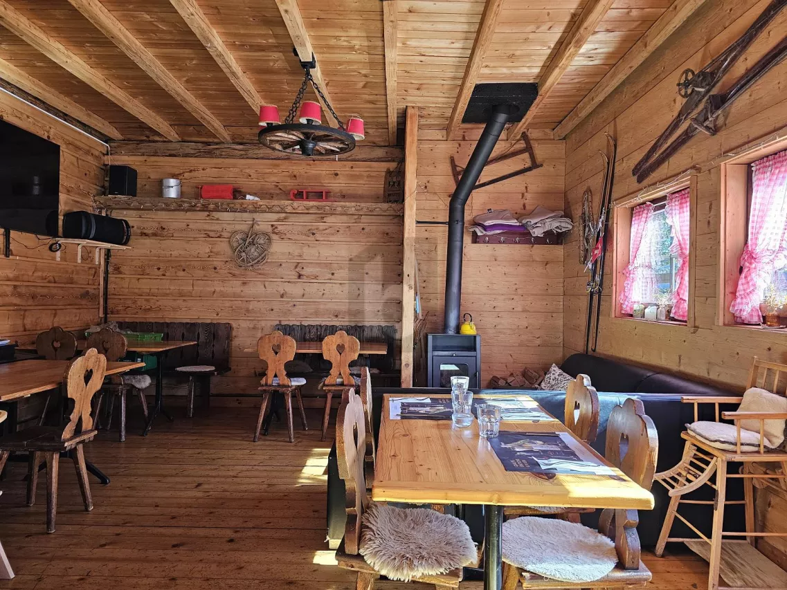 SPLENDIDE CHALET RESTAURANT AVEC APPARTEMENT