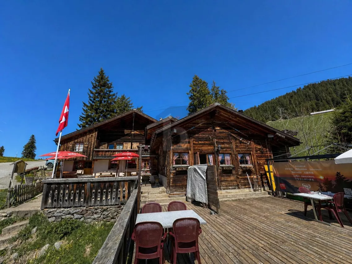 SPLENDIDE CHALET RESTAURANT AVEC APPARTEMENT