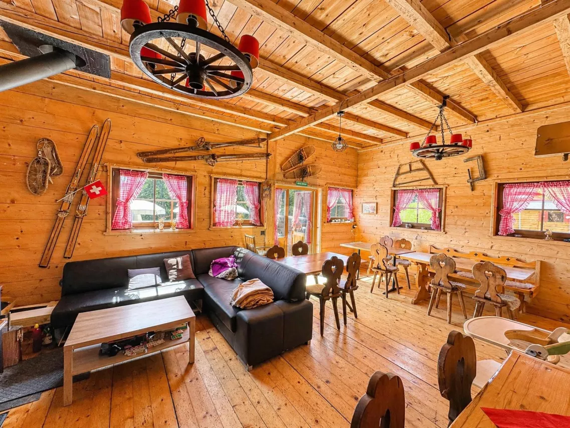 SPLENDIDE CHALET RESTAURANT AVEC APPARTEMENT