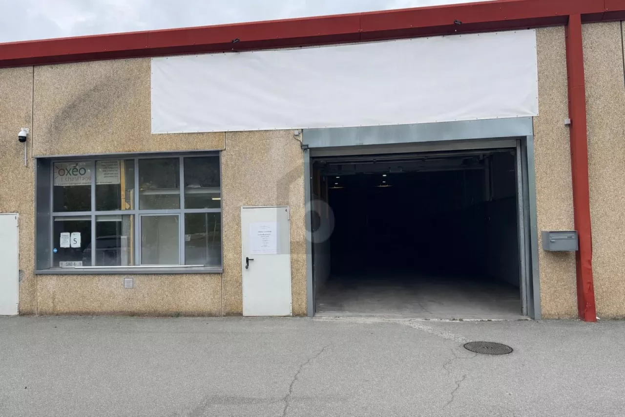 HALLE ARTISANALE AVEC VISIBILITÉ AUTOROUTE