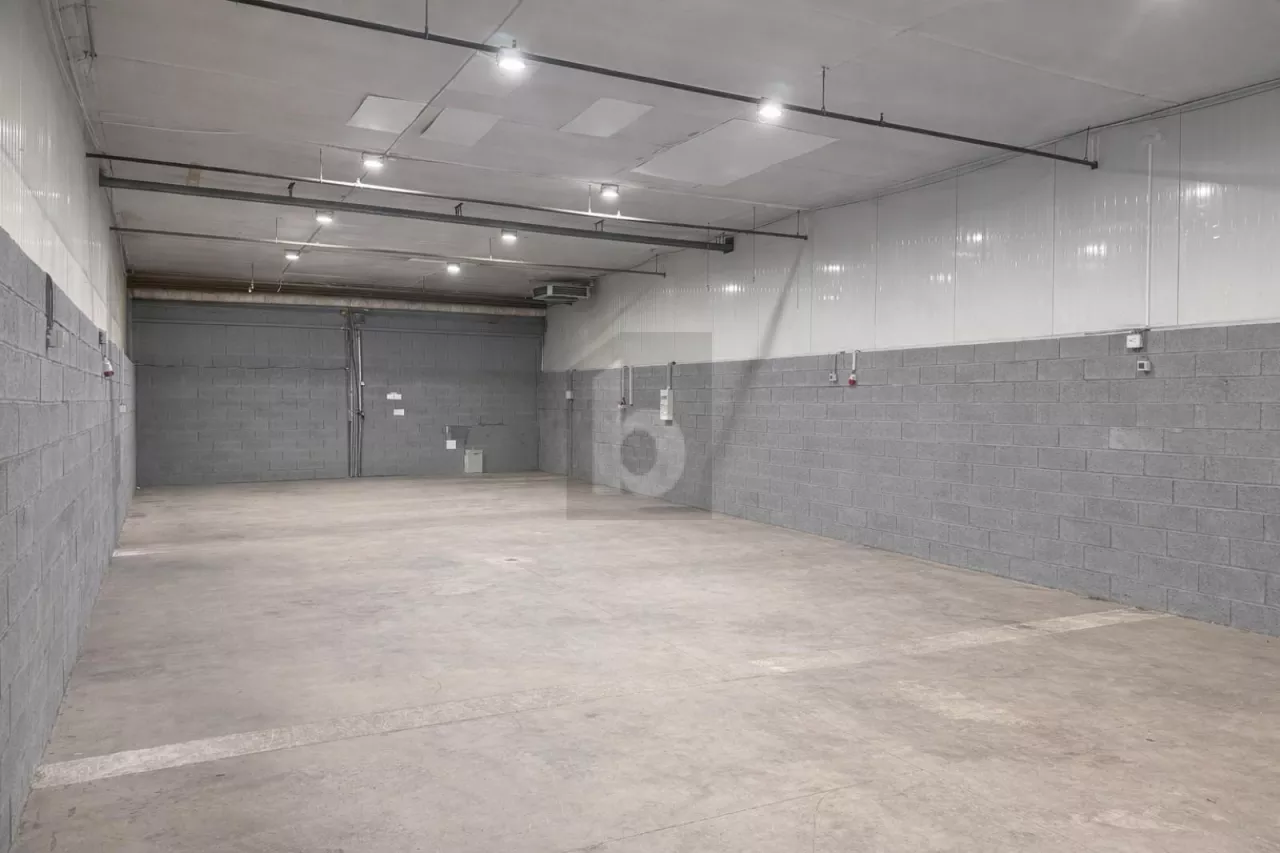HALLE ARTISANALE AVEC VISIBILITÉ AUTOROUTE
