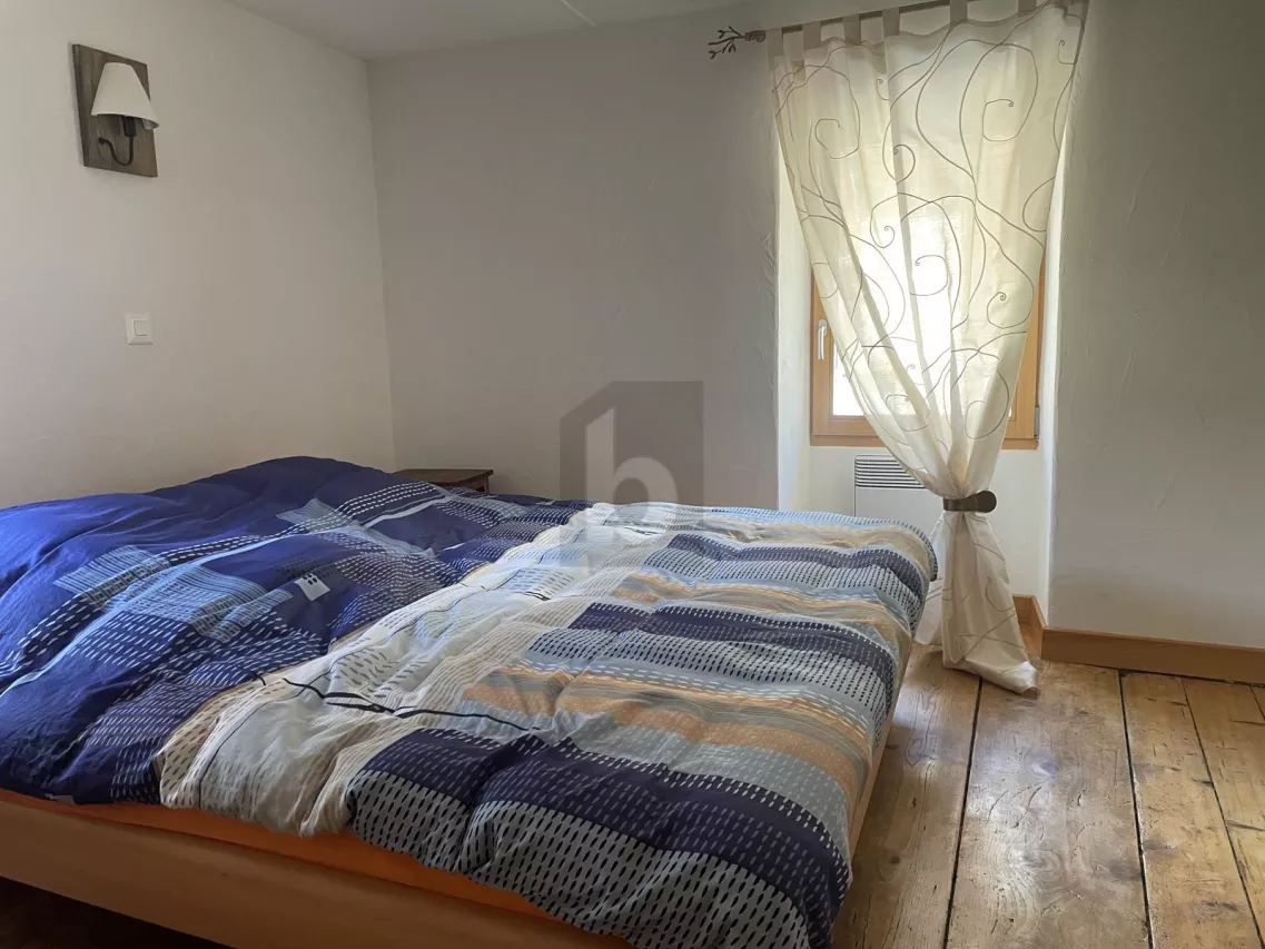 RENOVÉ AVEC CHARME ET BEAU POTENTIEL