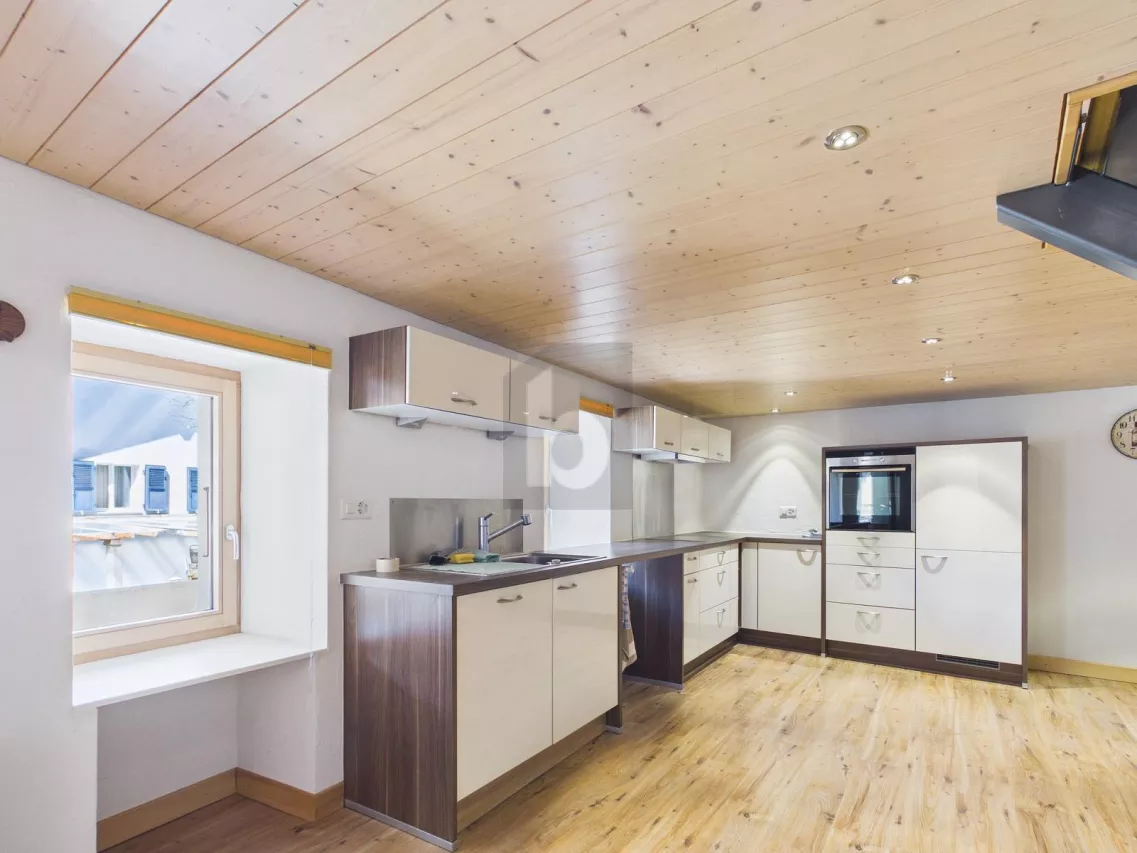 RENOVÉ AVEC CHARME ET BEAU POTENTIEL