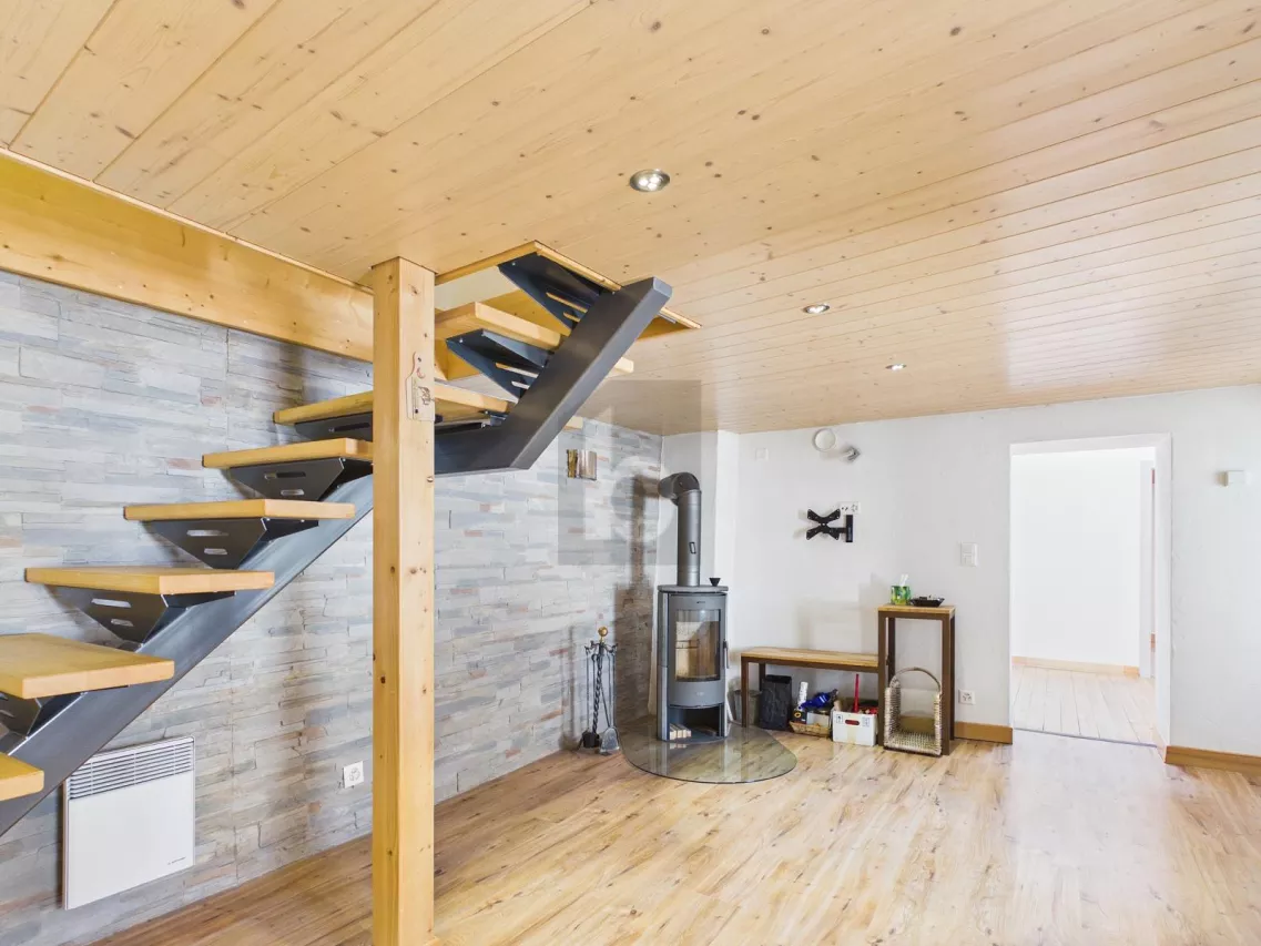 RENOVÉ AVEC CHARME ET BEAU POTENTIEL