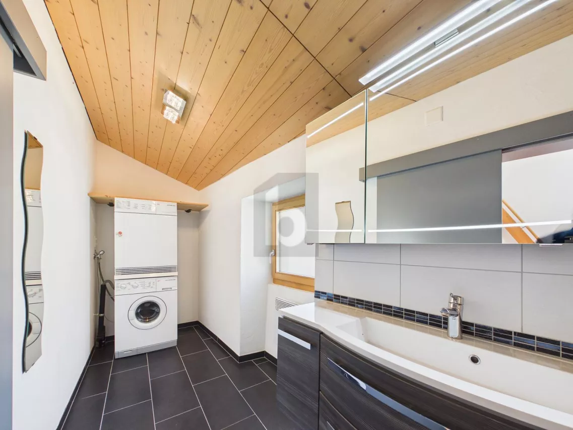 RENOVÉ AVEC CHARME ET BEAU POTENTIEL