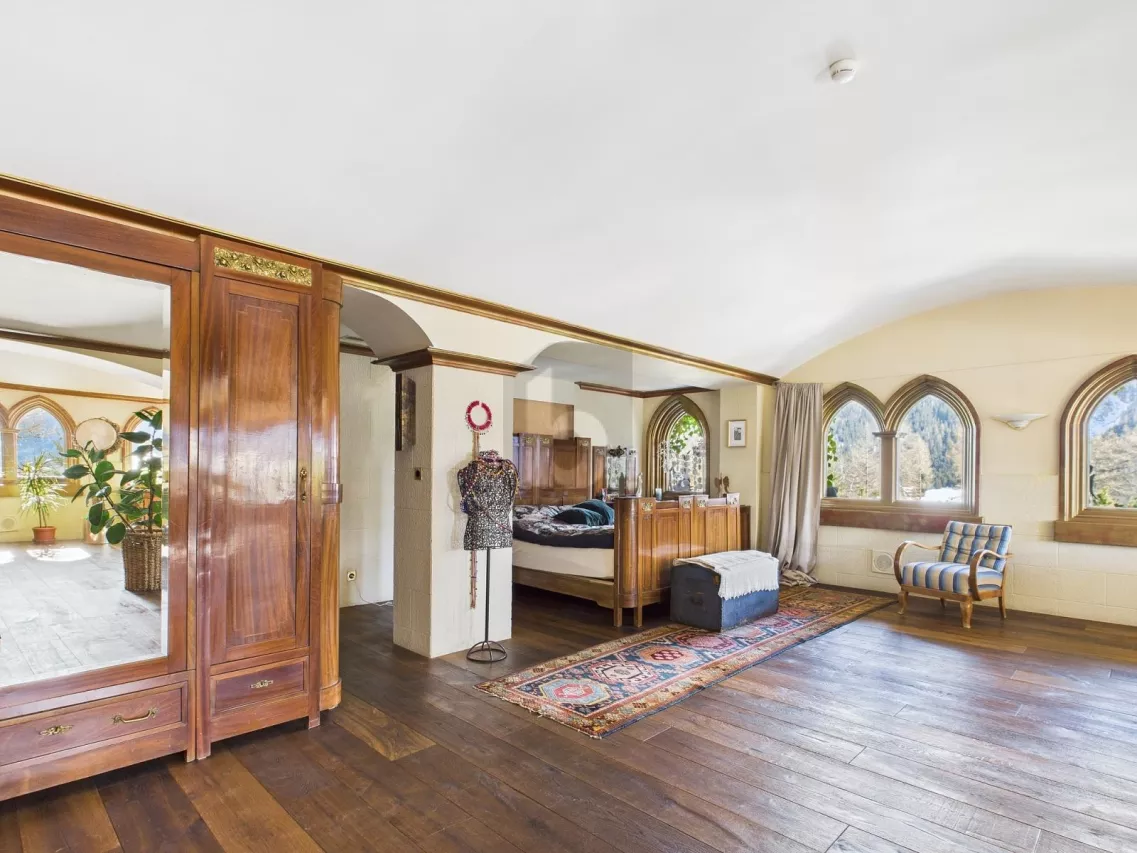 GROSSZÜGIG AN HERRLICHER UMGEBUNG