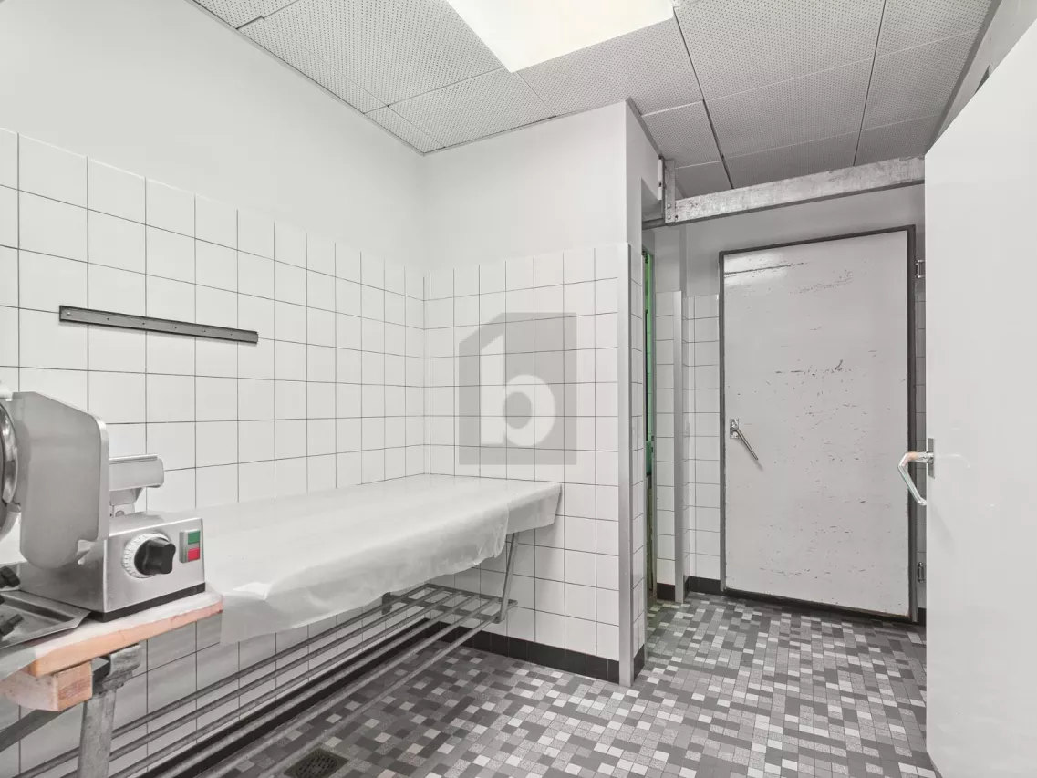 AN BESTER LAGE MIT LAUFKUNDSCHAFT