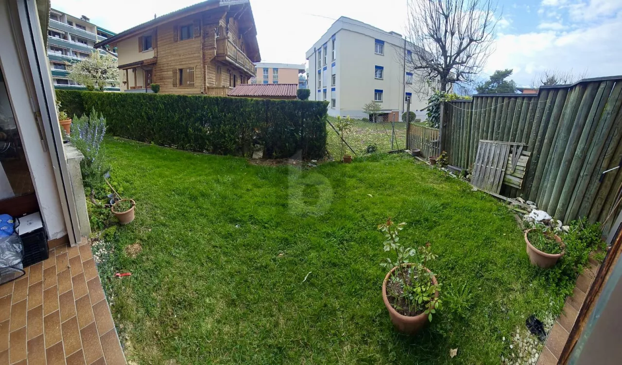 SPACIEUX AVEC JARDIN PRIVATIF