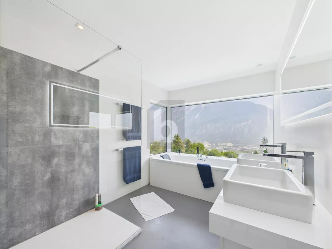 VILLA MODERNE AVEC PISCINE, SPA ET VUE