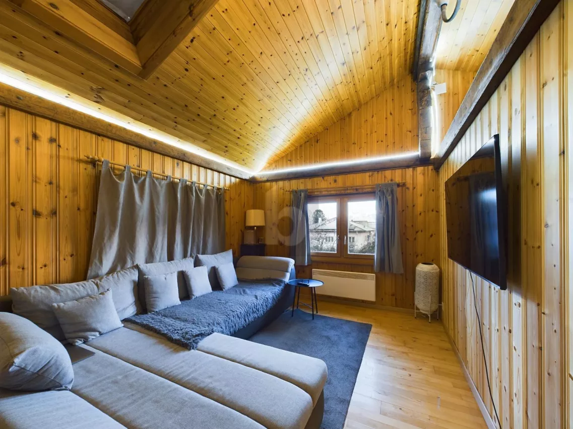 UN LIEU DE VIE UNIQUE AVEC UN GRAND JARDIN