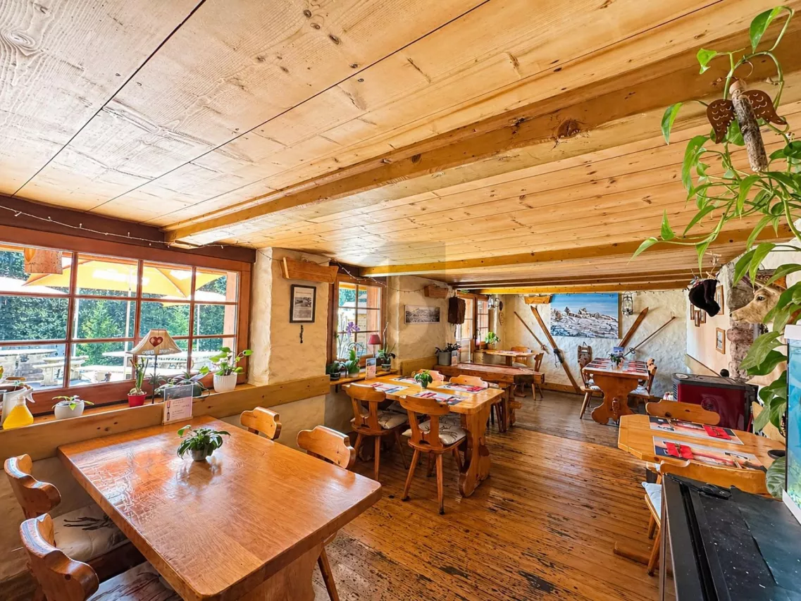 SPLENDIDE CHALET RESTAURANT AVEC APPARTEMENT