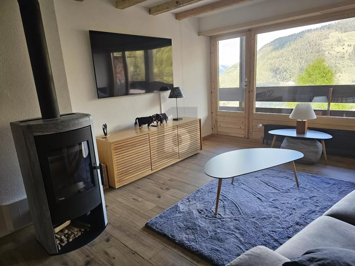 TRÈS RARE ET RÉNOVÉ AVEC DEUX GRANDS BALCONS