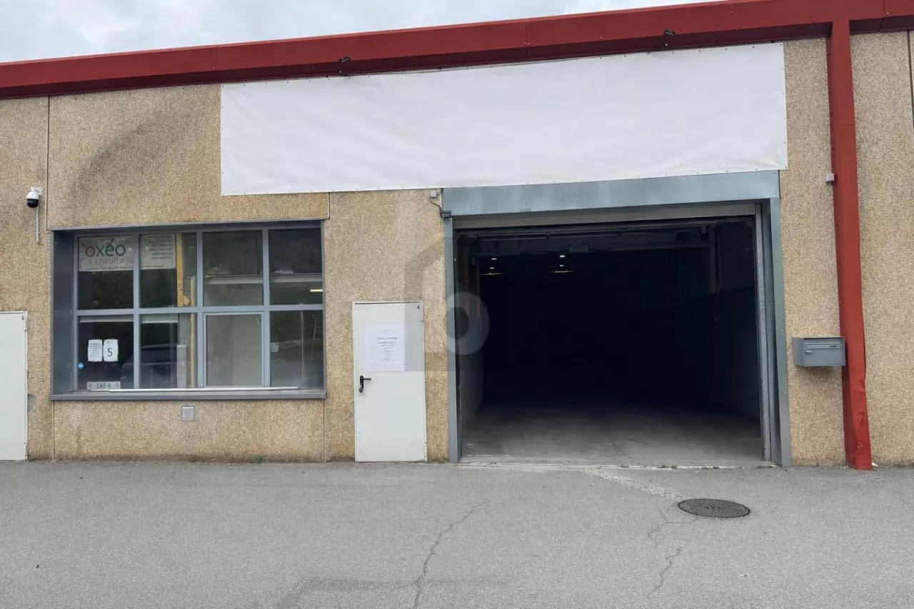 HALLE ARTISANALE AVEC VISIBILITÉ AUTOROUTE