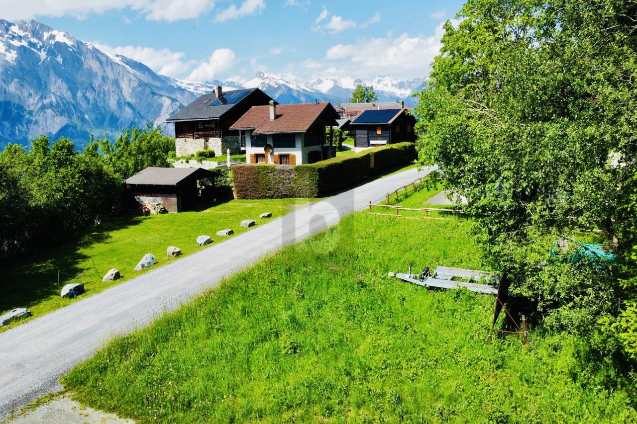 TERRAIN À BÂTIR AVEC VUE MAGNIFIQUE