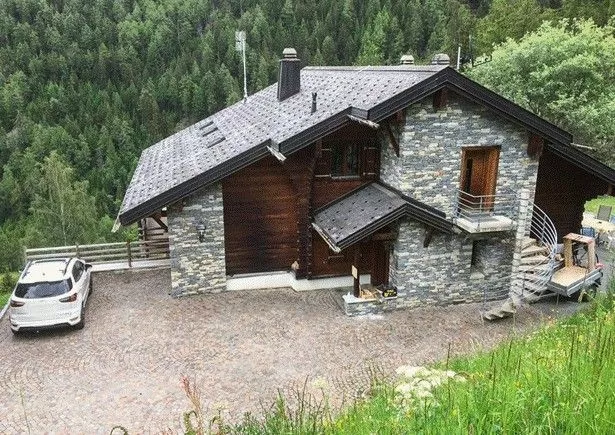 Magnifique chalet terrasse de 9,5 pièces à la Tzoumaz