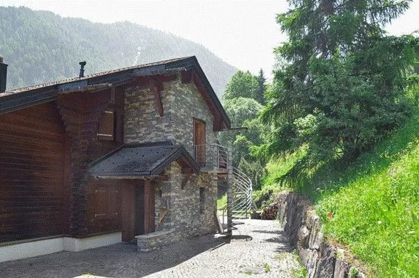 Magnifique chalet terrasse de 9,5 pièces à la Tzoumaz