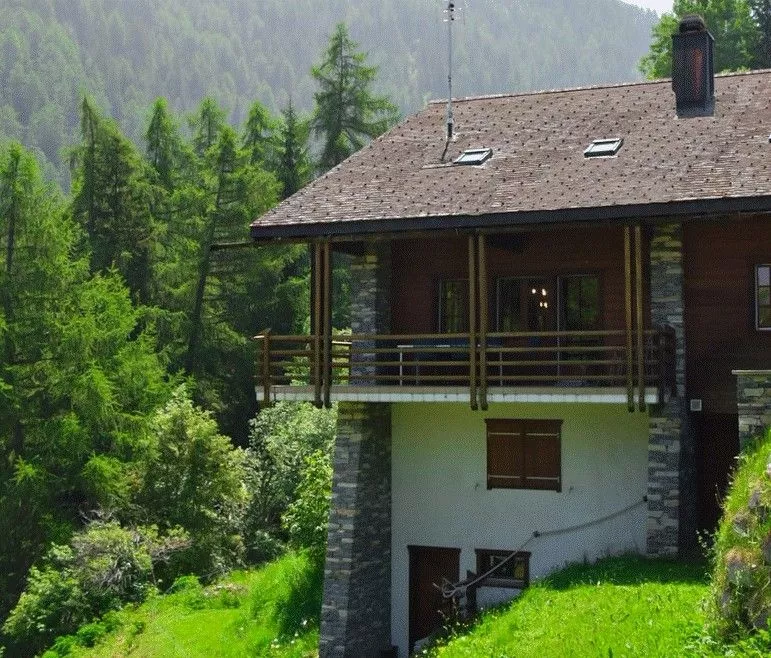 Magnifique chalet terrasse de 9,5 pièces à la Tzoumaz