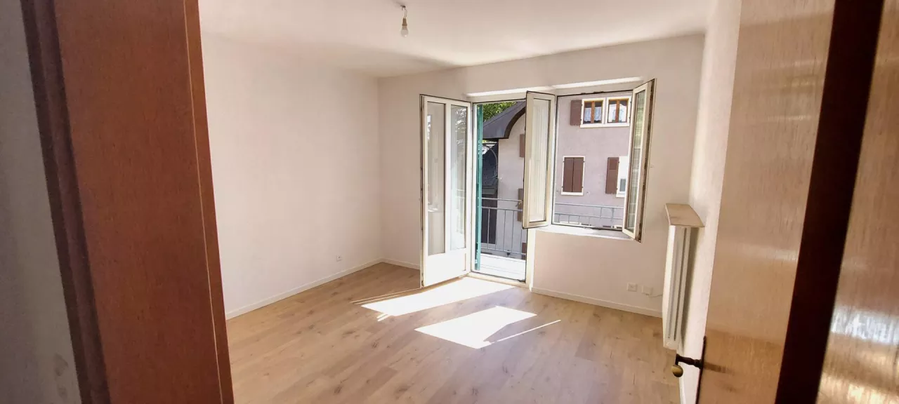 Charmant appartement rénové au 2ème étage de 2,5 pièces à Pont-de-la-Morge (Sion)