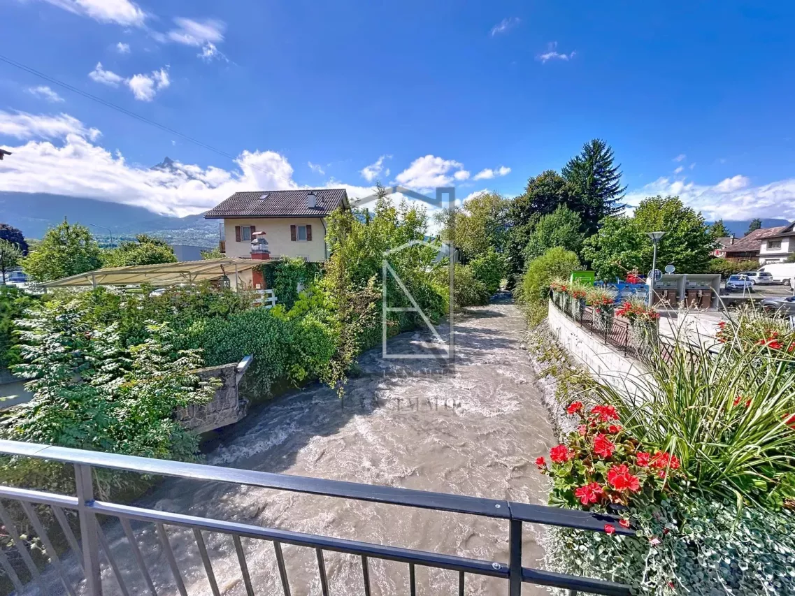 5-room duplex in historic downtown building