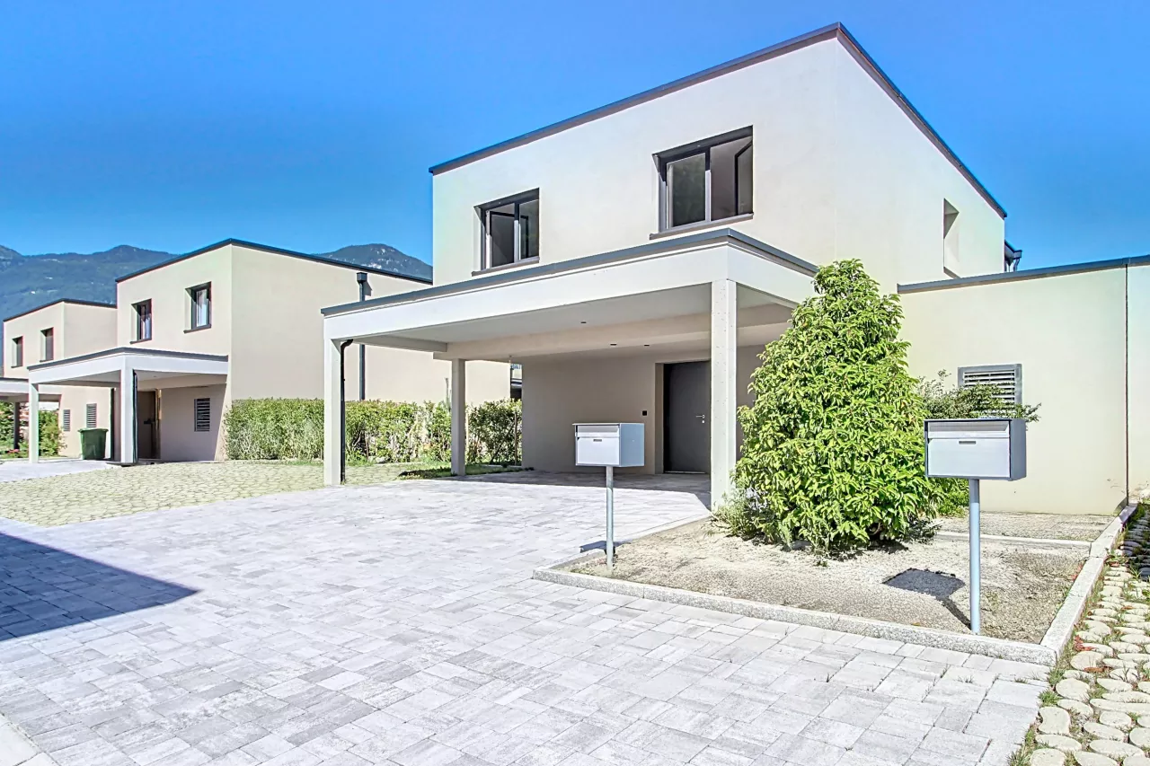 Martigny - Villa neuve de 4.5 pièces avec jardin  - disponible de