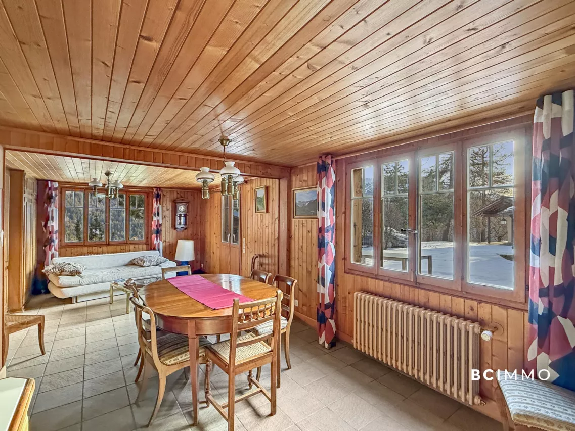 Grand chalet à rénover et potentiel de développement de la parcelle
