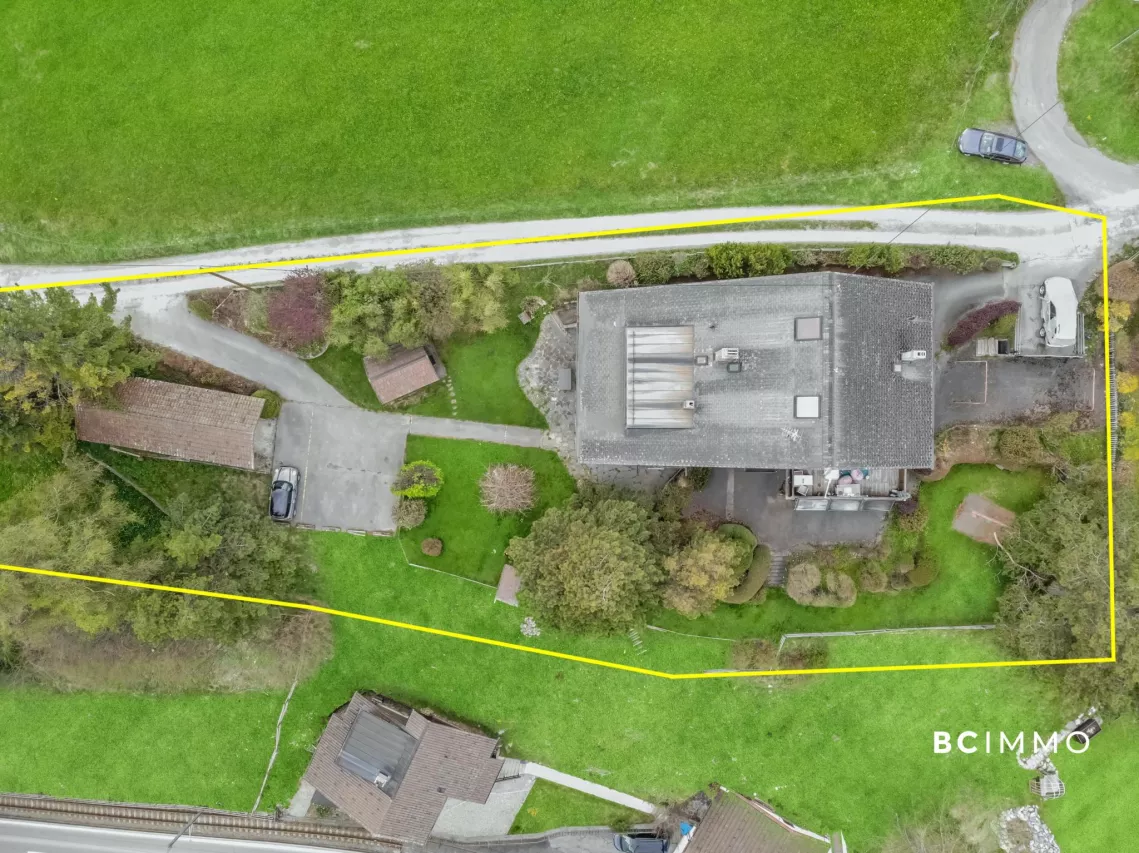 Grand chalet à rénover et potentiel de développement de la parcelle