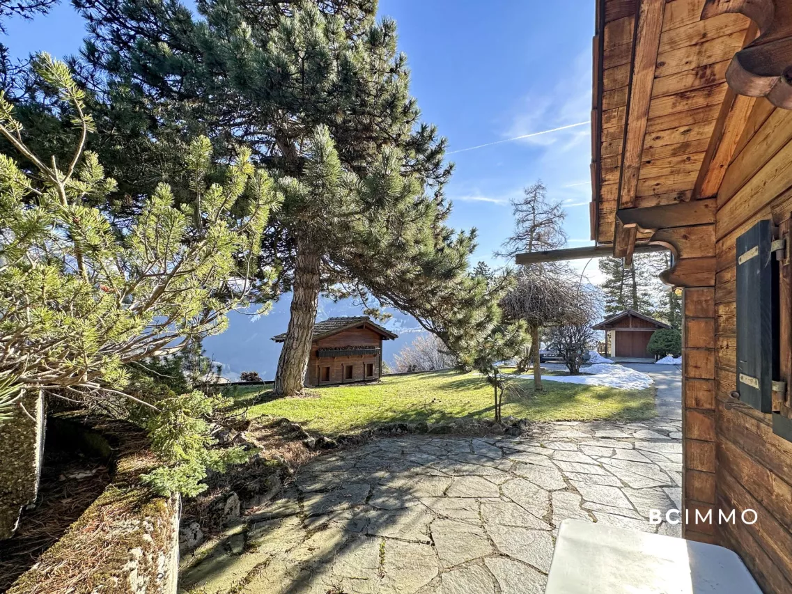 Grand chalet à rénover et potentiel de développement de la parcelle