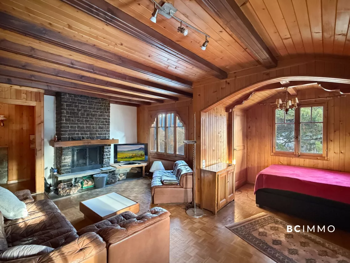 Grand chalet à rénover et potentiel de développement de la parcelle
