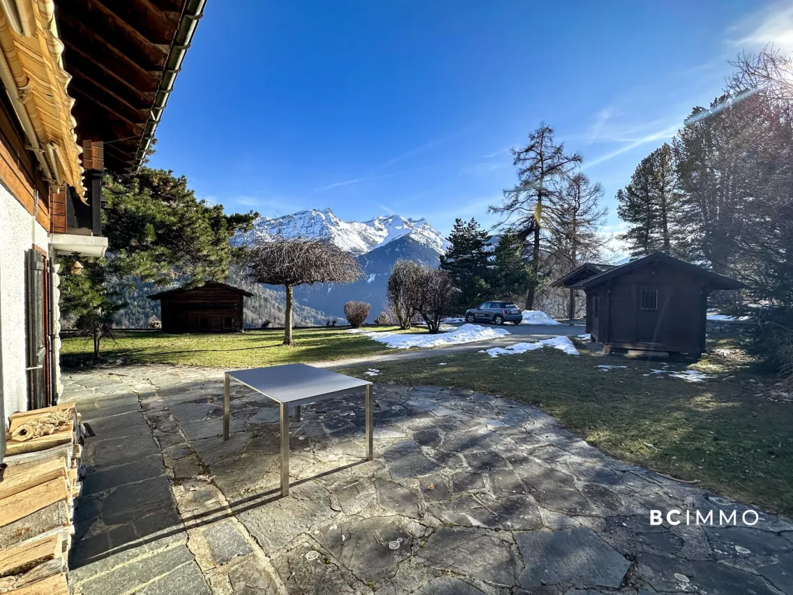 Grand chalet à rénover et potentiel de développement de la parcelle