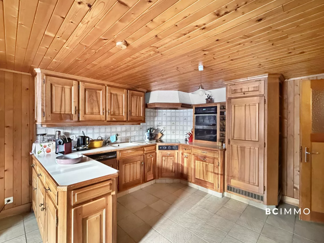 Grand chalet à rénover et potentiel de développement de la parcelle