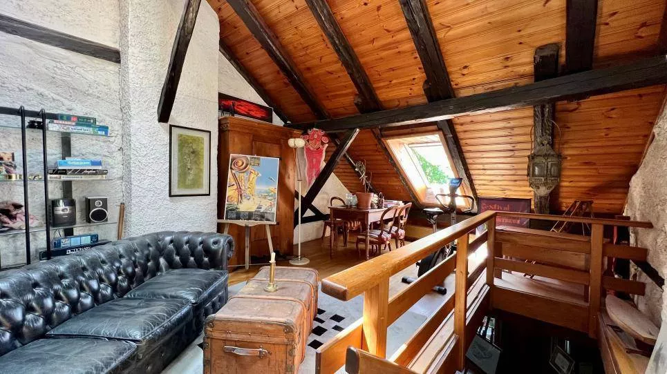 EXCLUSIF : Maison 8.5 pièces à Villeneuve avec local commercial !