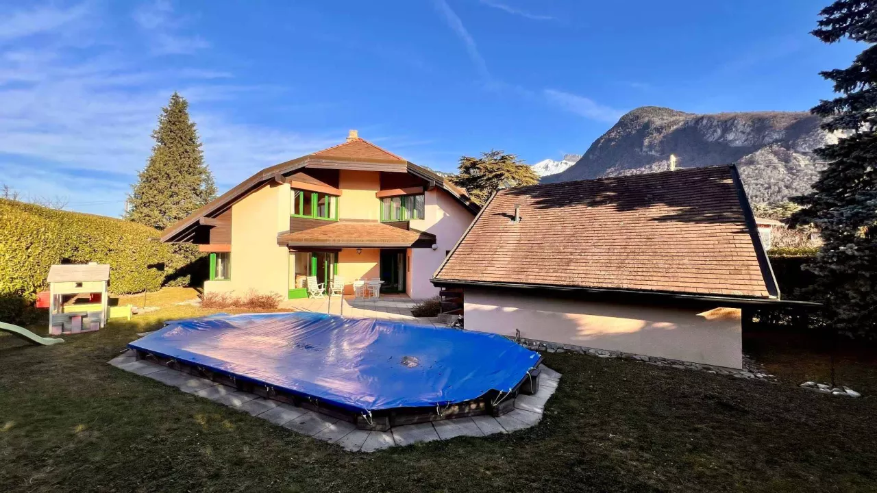 Grande villa individuelle dans un quartier prisé d'Aigle !