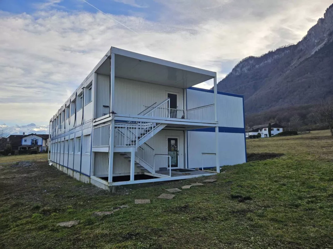 Vente AFFAIRE À SAISIR – TERRAIN ARTISANAL AVEC CONTAINERS – EXCELLENT POTENTIEL