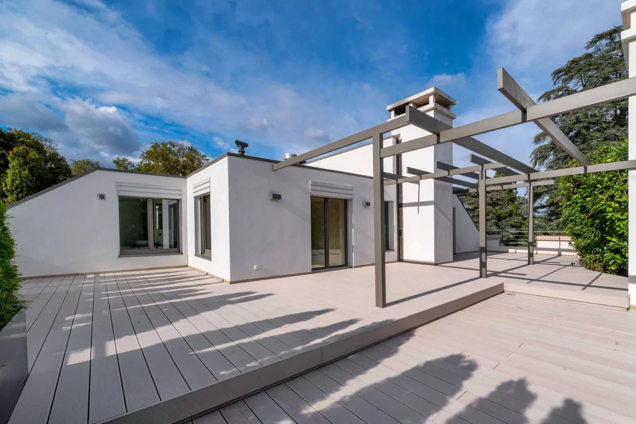 Versoix - Duplex d'exception en attique avec terrasse de 100 m2 - à deux pas du lac