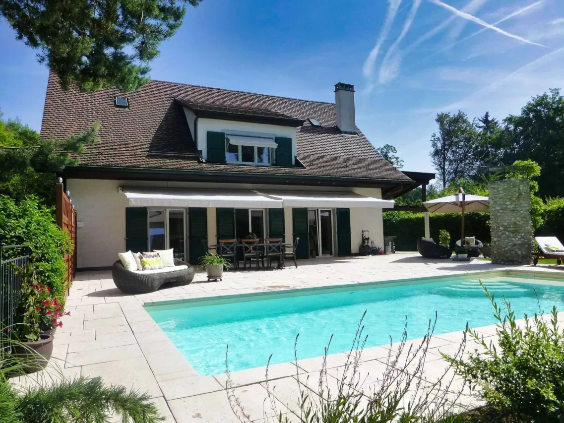 Crissier - Villa lumineuse avec piscine à Crissier village !