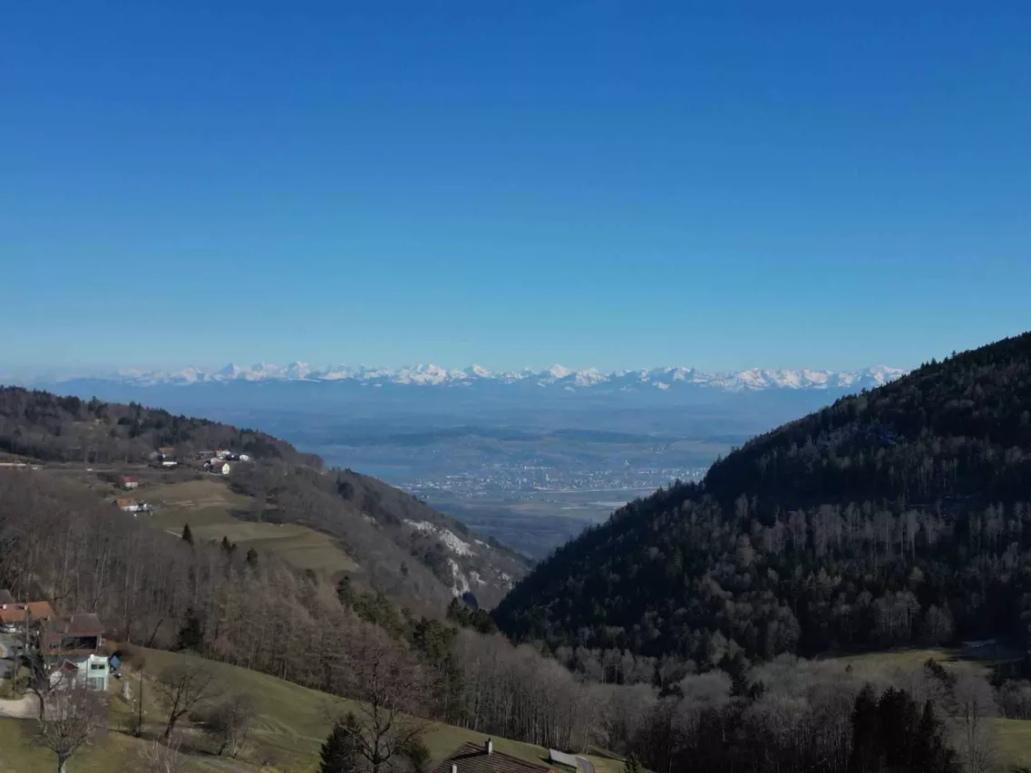 Ste-Croix - Magnifique appt de 4.5 pièces avec 2 balcons, 1 pl. parc couverte et vue panoramique sur les Alpes