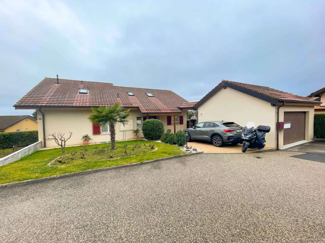 Villars-Ste-Croix - SPACIEUSE VILLA DE 6,5 PIECES AVEC PISCINE EXTERIEURE CHAUFFEE