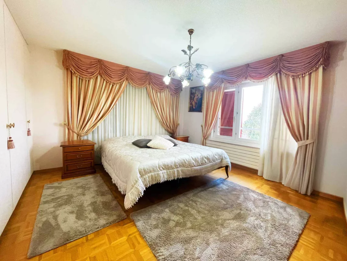 Villars-Ste-Croix - SPACIEUX DUPLEX DE 6,5 PIECES DANS VILLA AVEC GRAND JARDIN PRIVE<br>ET PISCINE EXTERIEURE CHAUFFEE