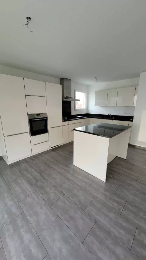 Orbe - Superbe appartement au 1er étage avec grand balcon d'angle et belle vue dégagée, à 2 pas du centre-ville, vendu loué
