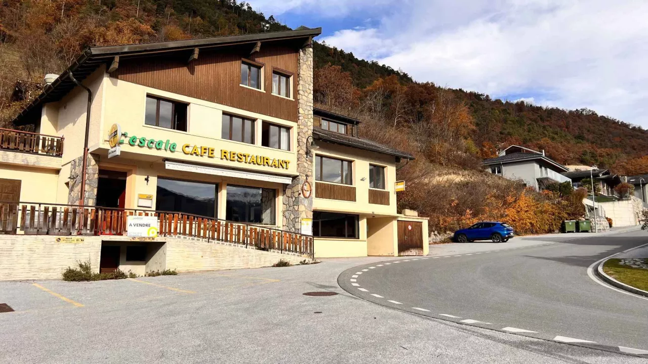 Vente OFFRE INCROYABLE - IMMEUBLE MIXTE AVEC 16 PARKINGS !