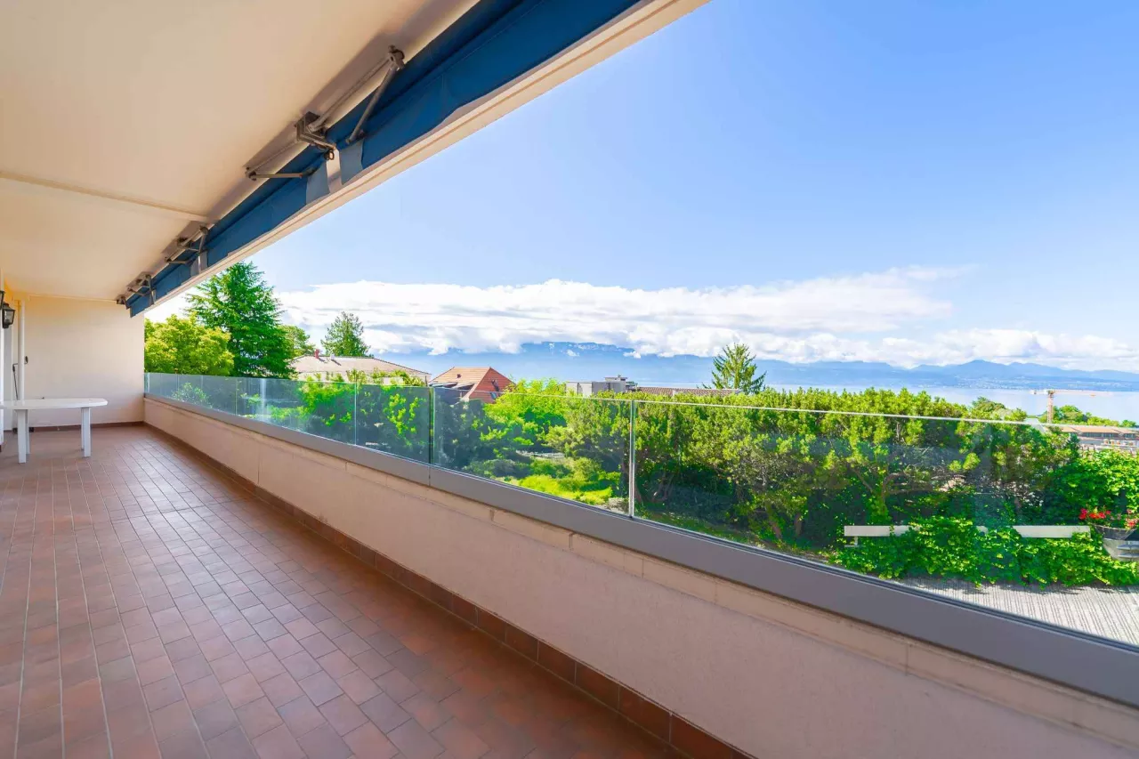 Pully - SPACIEUX APPARTEMENT AVEC VUE LAC